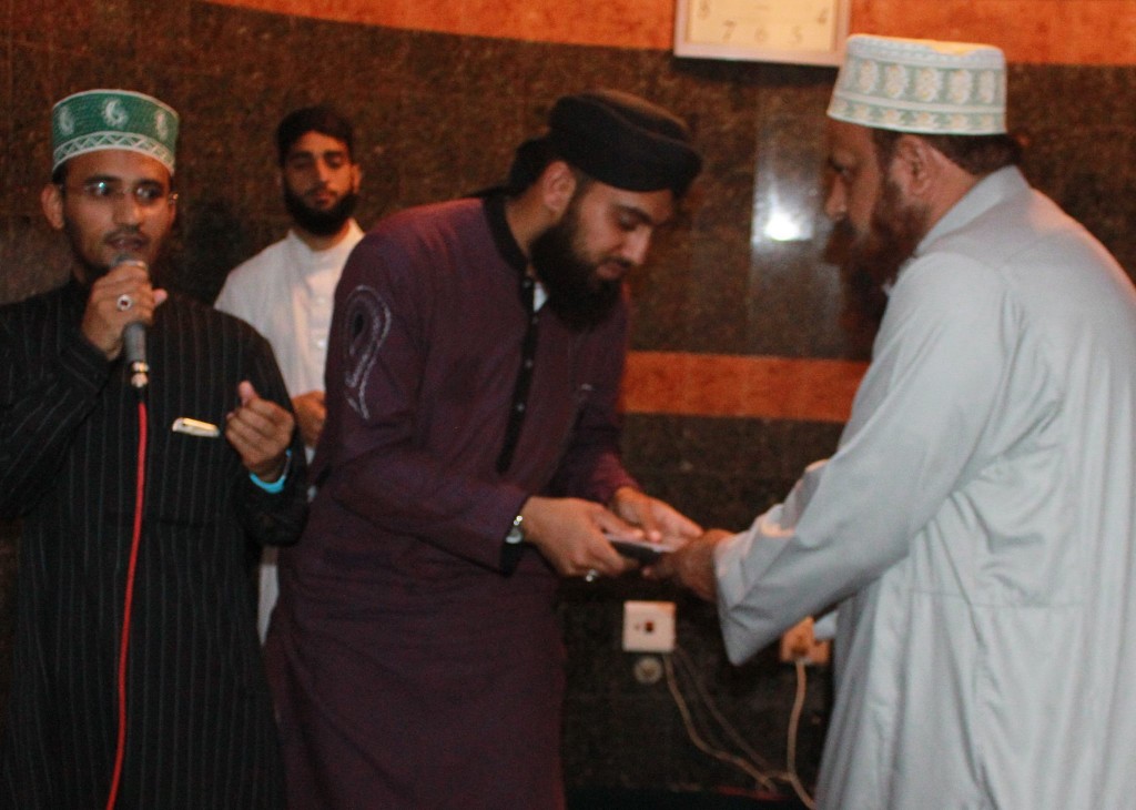 Hafiz Furqan Raza is presented with the albums produced by the Darul Uloom Pretoria. Presented by his Ustadh Qari Noor Alam.