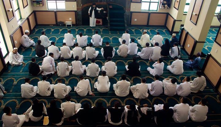 Allama Mufti Mohammad Akbar Hazarvi Adresses the students at the academic commencement 2016
