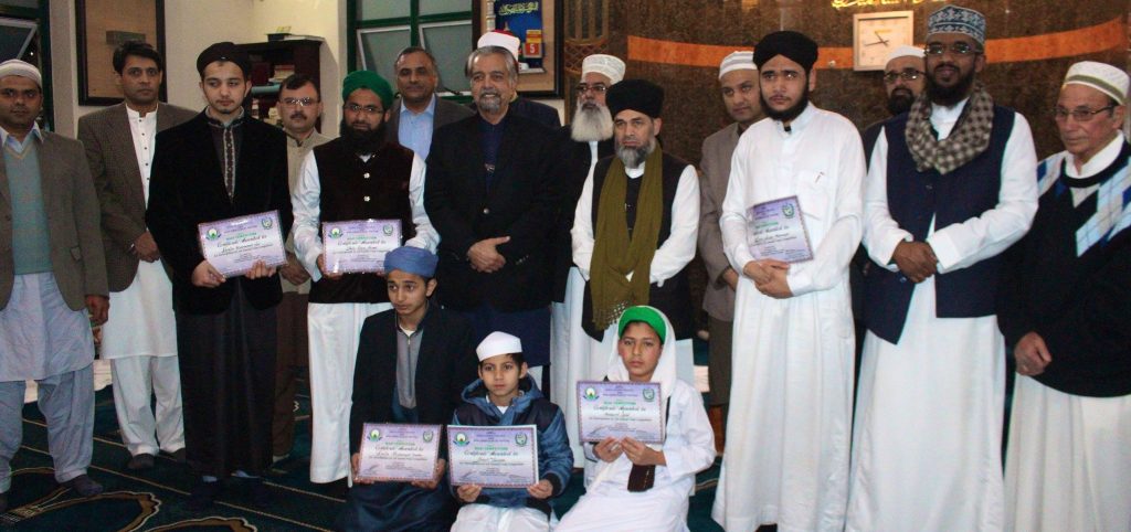 The High Commissioner of Pakistan along with the principal and deputy principal of Darul Uloom Pretoria as well as participants at the competition.
